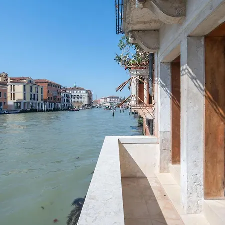 Palace Canal View By Wonderful Italy * Venice